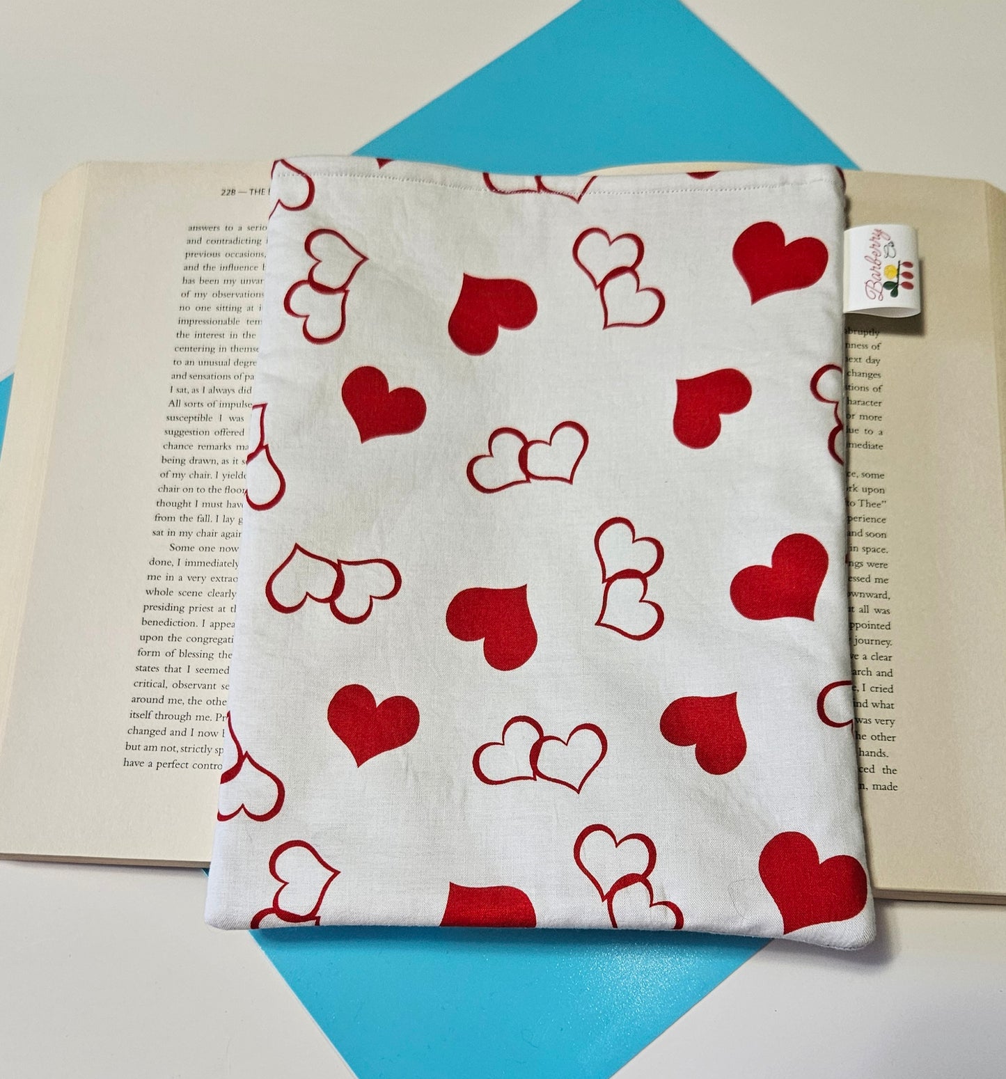 Love and Hearts book sleeve for book lovers