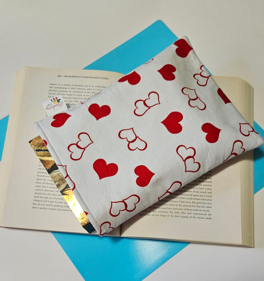 Love and Hearts book sleeve for book lovers