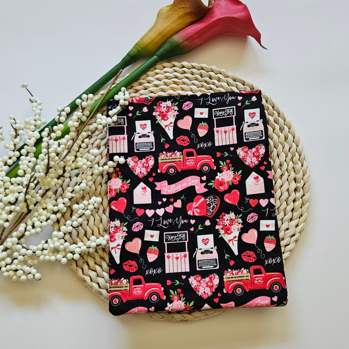 'Falling in Love' Book Sleeve, Book protector, book sleeves, Gift for book lovers, bookish, Valentines